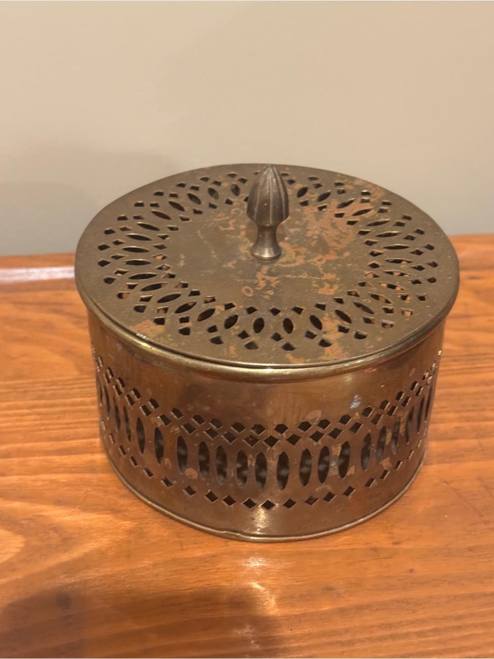 Vintage Brass Decorative Lidded Box - Antique-Style Bronze Finish